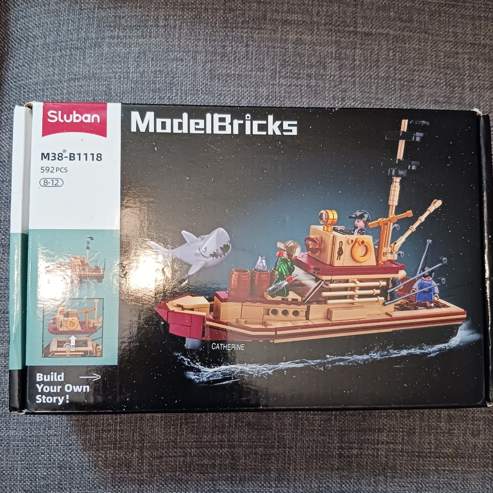 Sluban ModelBricks #M38-B1118 592PCS SHARK FISHING Boat Set w/ Mini Figures